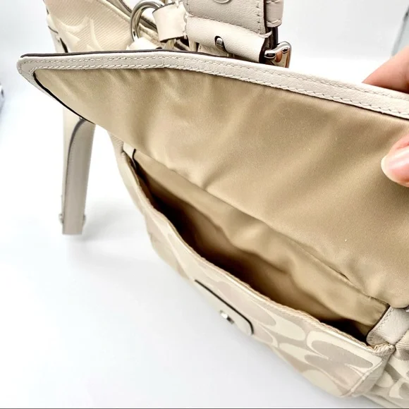 EUC Coach Campbell Signature Izzy Ivory Shoulder Bag - Picture 11 of 15